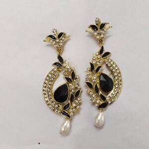 Rajwadi Pearl Drop Earrings – Close-up