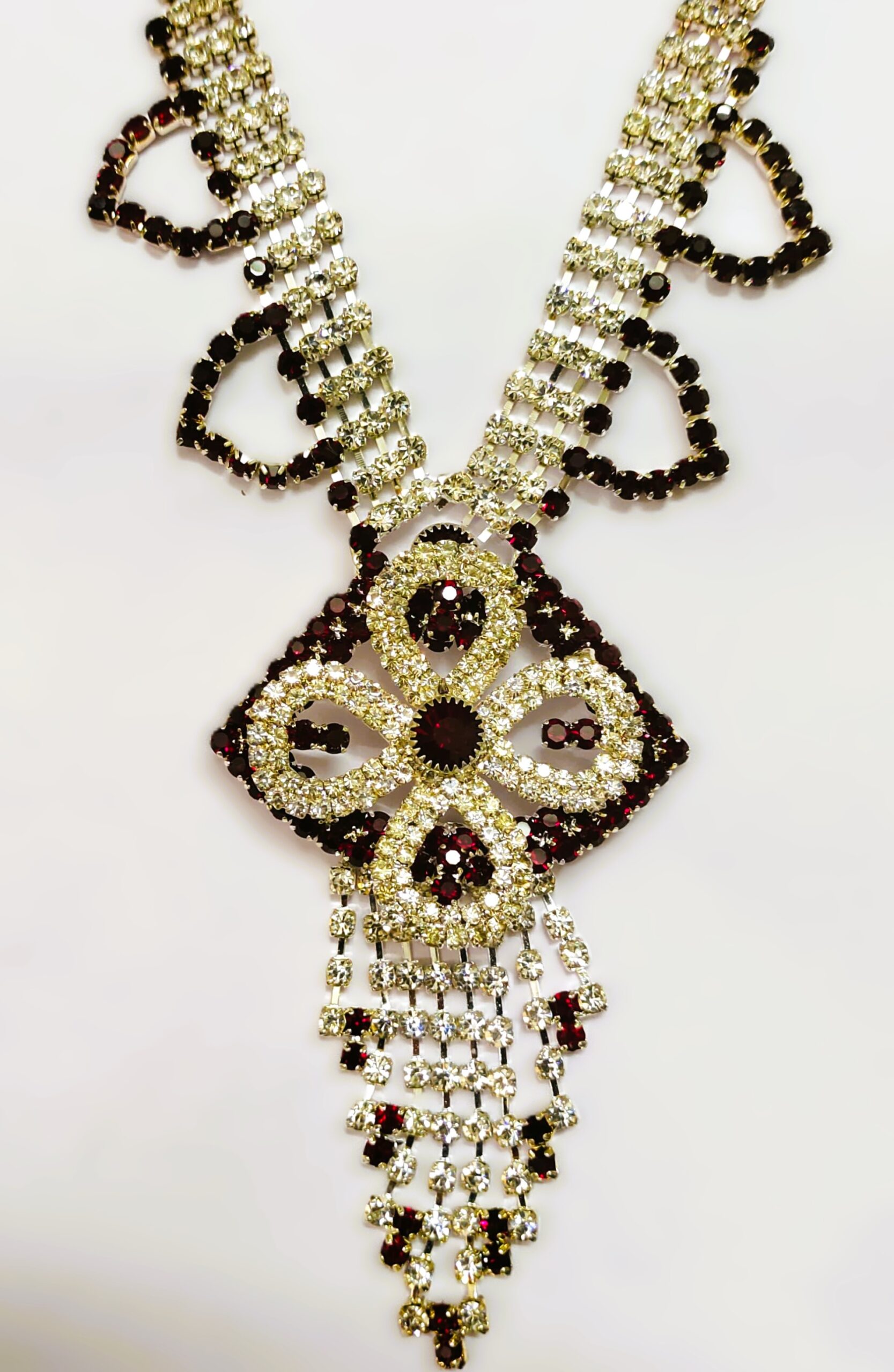 Close-up of the pendant on the Rajasthani Gold-Plated Necklace Set