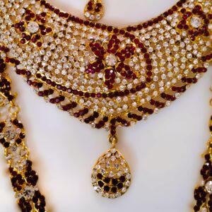 A close-up of the intricate details on the maang tika, showcasing the Kundan and American diamond stones.