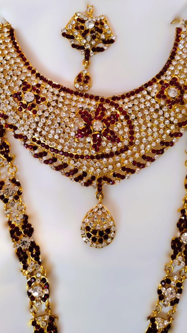 A close-up of the intricate details on the maang tika, showcasing the Kundan and American diamond stones.