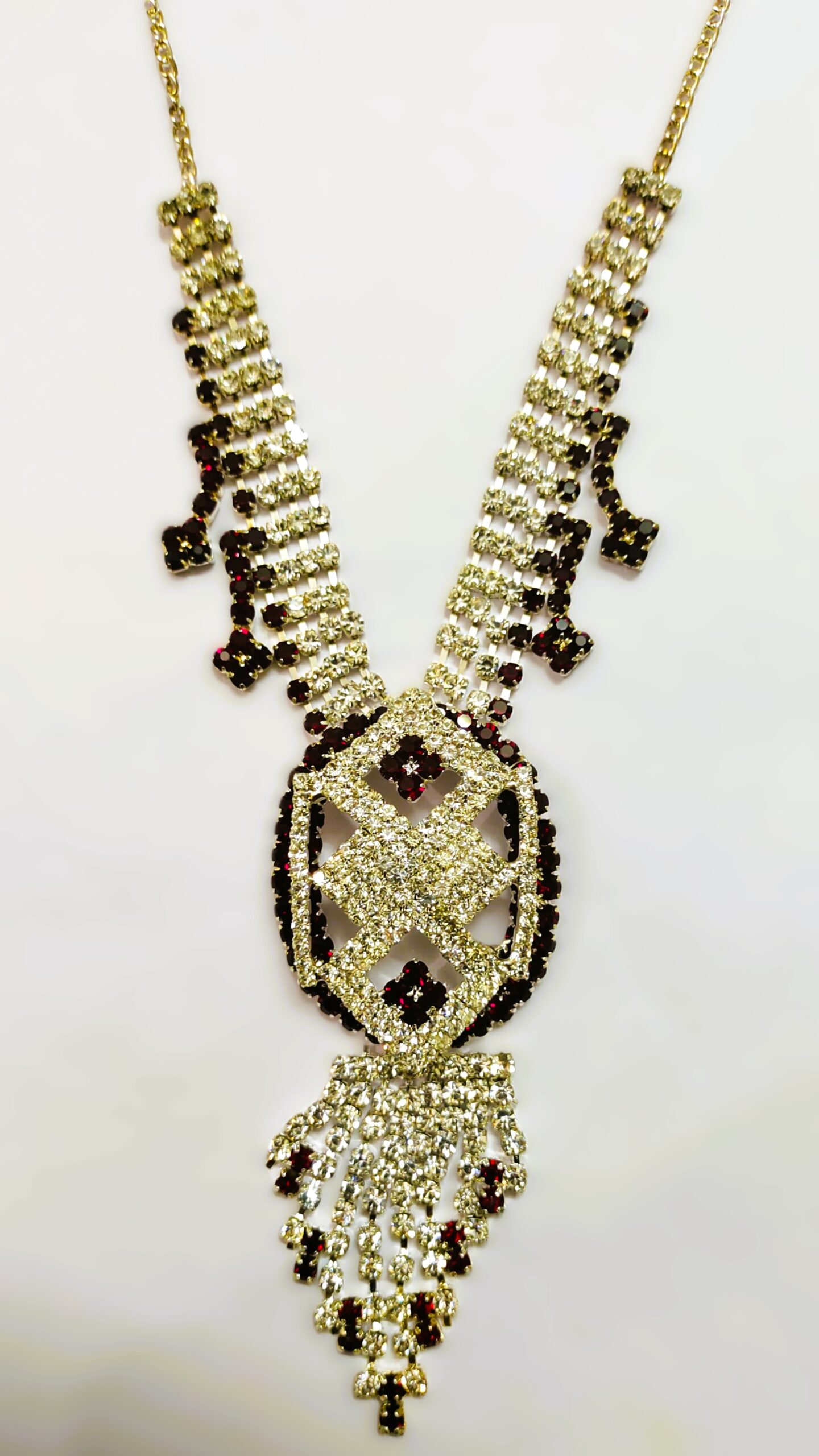 Close-up of the pendant on the Rajasthani Gold-Plated Necklace Set