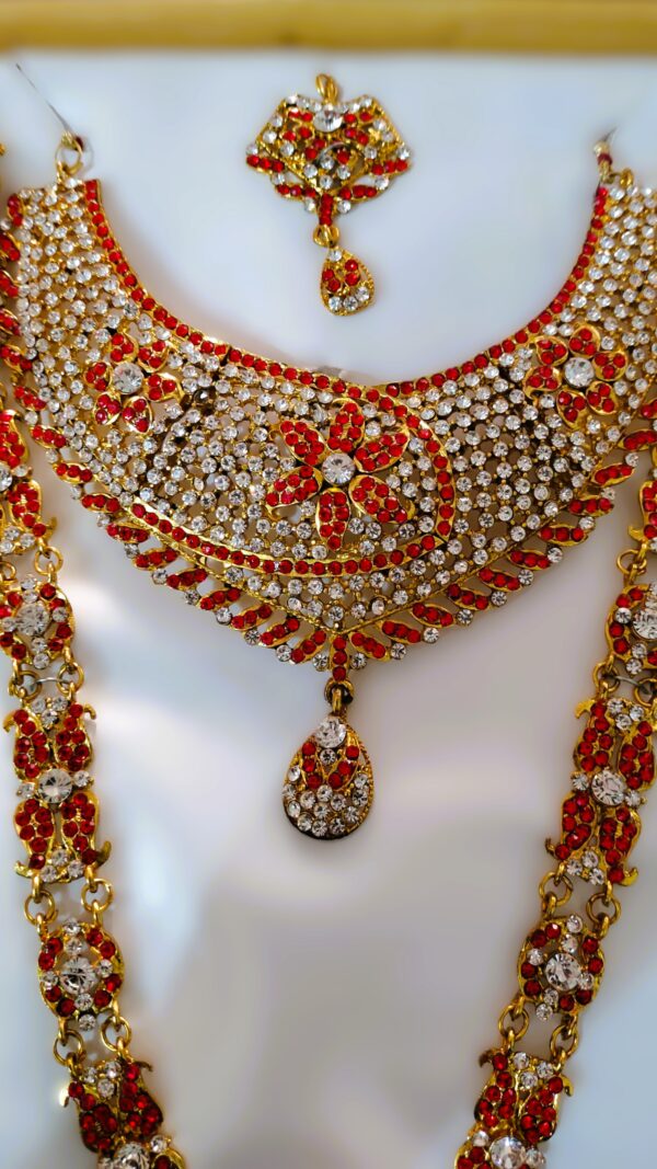 A close-up of the intricate details on the maang tika, showcasing the Kundan and American diamond stones.